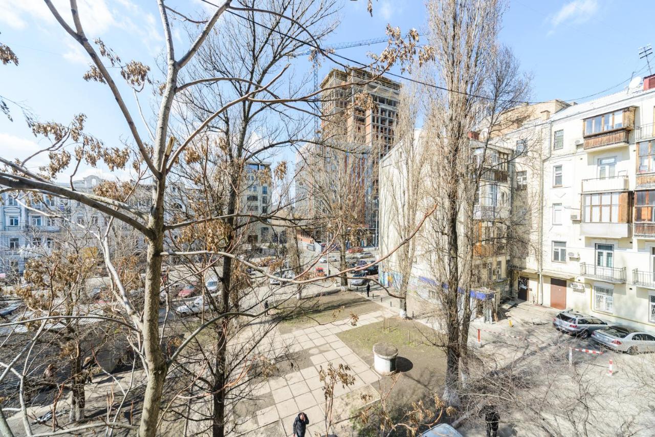 911 Apartments Antonovichа Kiev Extérieur photo