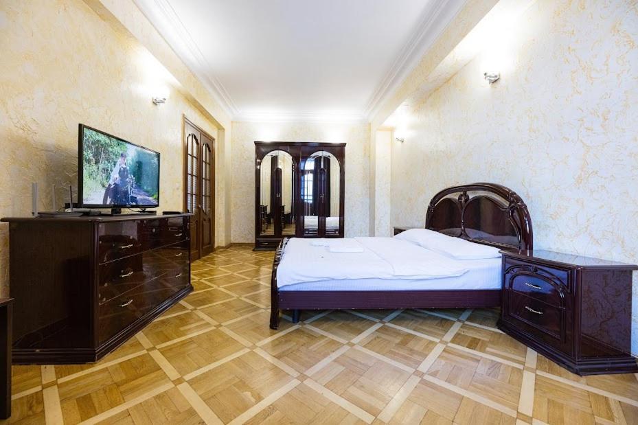 911 Apartments Antonovichа Kiev Extérieur photo