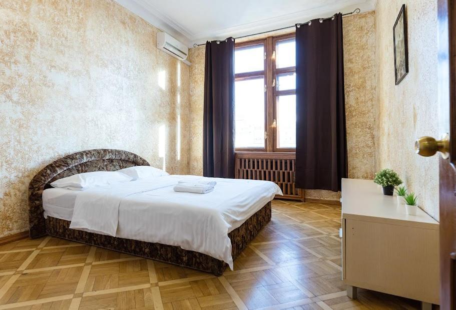 911 Apartments Antonovichа Kiev Extérieur photo