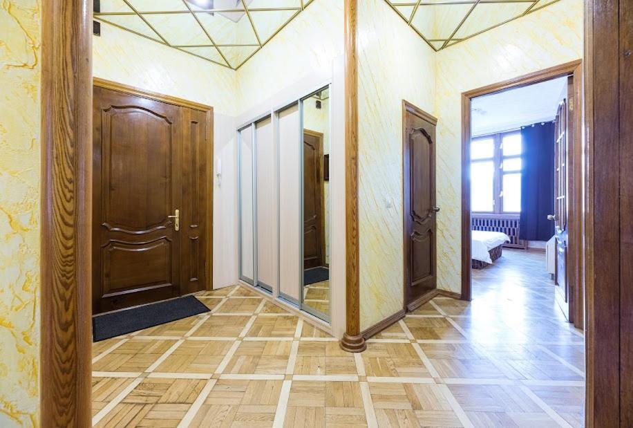 911 Apartments Antonovichа Kiev Extérieur photo