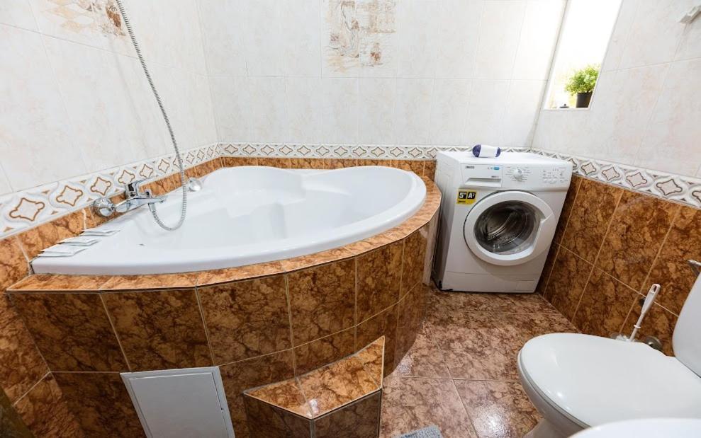 911 Apartments Antonovichа Kiev Extérieur photo