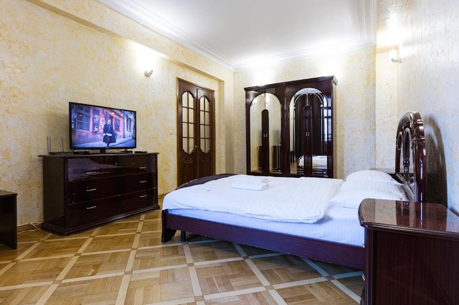 911 Apartments Antonovichа Kiev Extérieur photo
