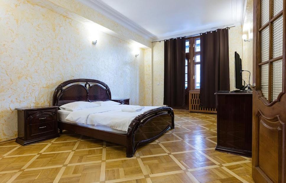 911 Apartments Antonovichа Kiev Extérieur photo