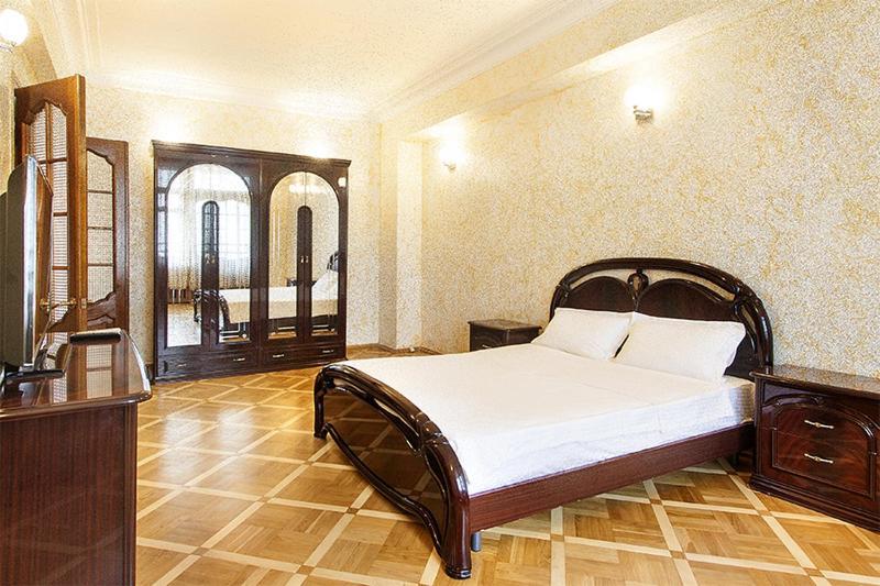 911 Apartments Antonovichа Kiev Extérieur photo